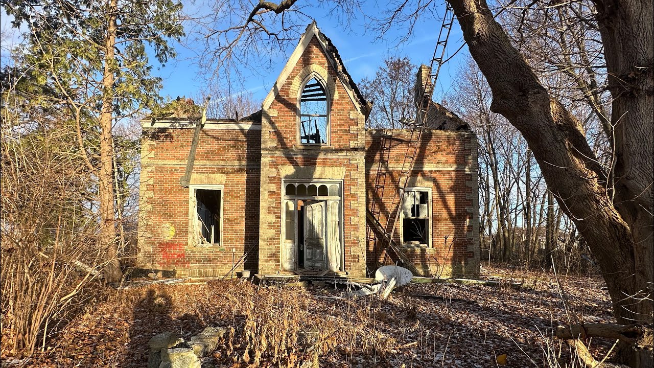 Creepy Haunted ABANDONED 180 year old Heritage farmhouse. **Everything left behind**