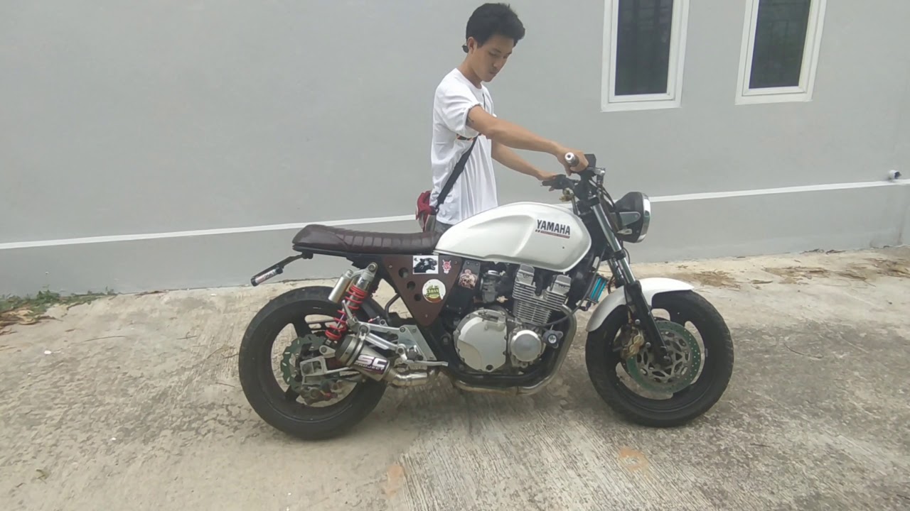 YAMAHA  XJR400 Cafe Racer