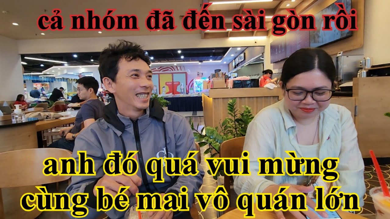 Cả nhóm đả đến sài gòn Anh đó quá vui mừng cùng bé mai vô quán lớn