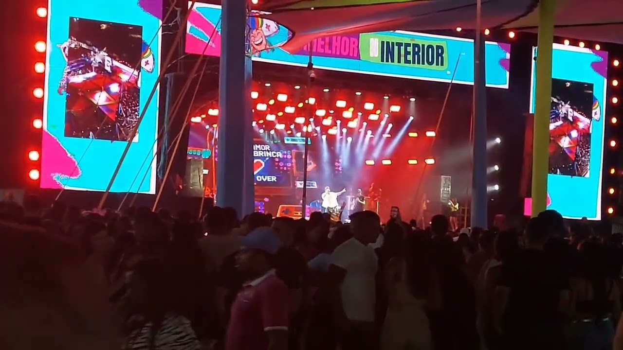 Rinaldo gravando o show do Carnaval de buique Pernambuco 18/02/26