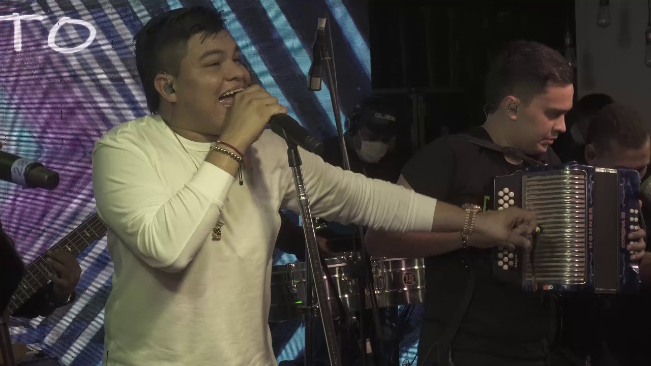 por qué tengo que ser yo - primera presentación de Oscar Gamarra y Camilo Carvajal