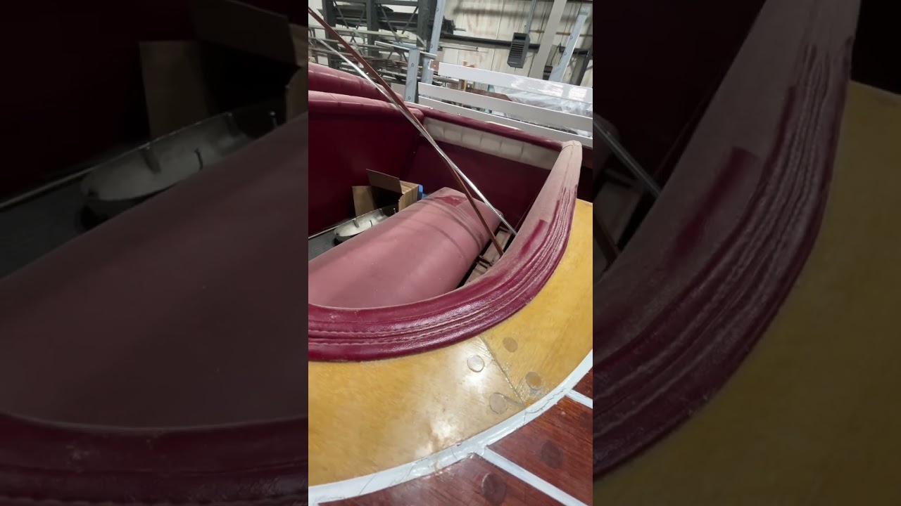 Обновленная версия Chris Craft Riviera 1952 года — в тон светлому цвету!