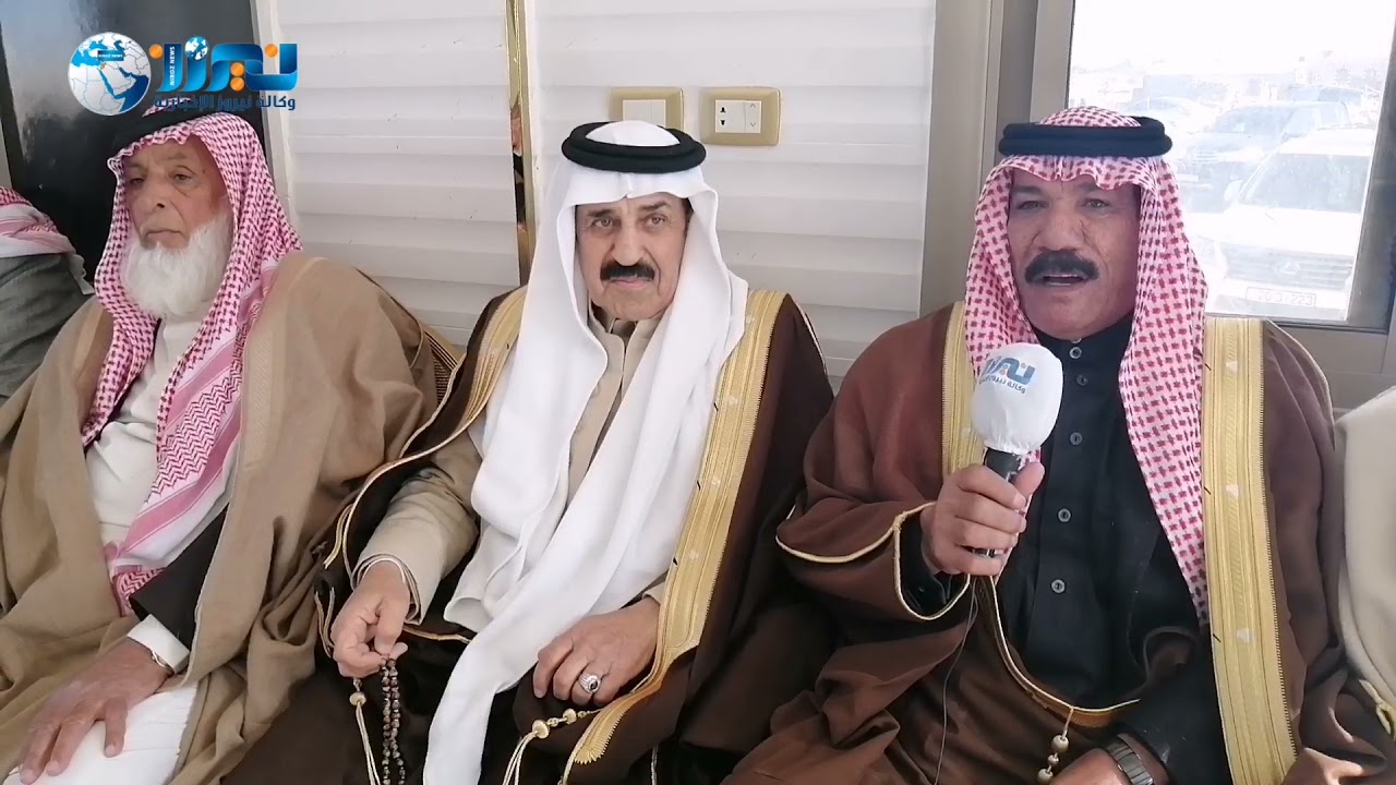 فارس عقله السكران يكرم الشيخ فيصل محمد  الباشا باسم قبيلة بني صخر.. #فارس_السكران