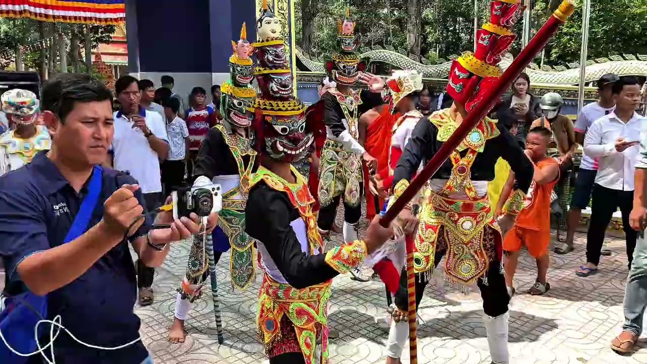 បុណ្យកឋិនទាននៅវត្តបឹង lễ dâng bông dâng y kathina tại chùa len