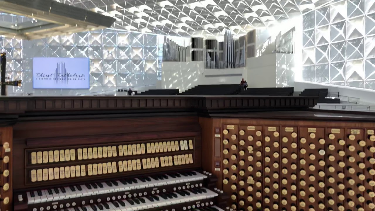 Ruffatti Organ Console at Christ Cathedral on Dedication Day