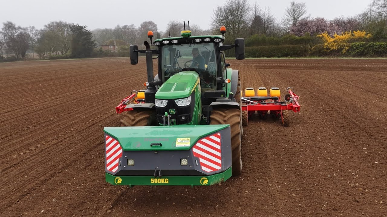 Сеялка для свеклы Vaderstad и трактор John Deere. Роберт Хэмбридж, подрядчик.