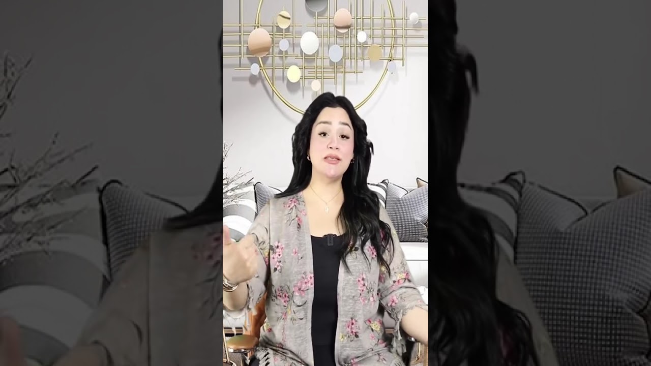 زوجة اخي عايزه تبقى معانا في كل حته كمان ف غرفة النوم بتقولي ايه المشكله انام وسطكو مش هعمل صوت 😂😂😂