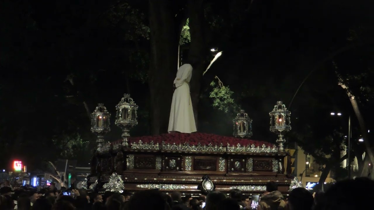 SEMANA SANTA MÁLAGA 2024: CRISTO DE LA HUMILLACIÓN (ESTRELLA) ENTRANDO A LA ALAMEDA PRINCIPAL.