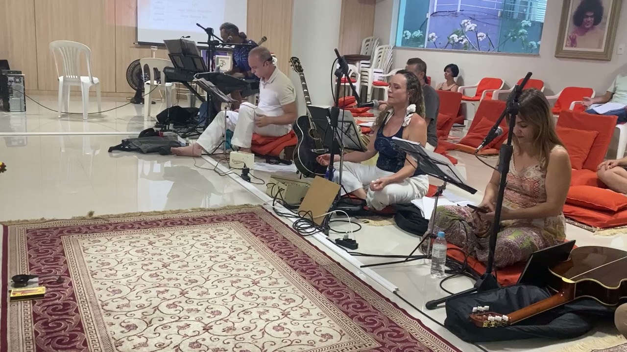 05-10-2025 Bhajans, Mantras e Kirtans (Cerimônia de Cânticos Devocionais)