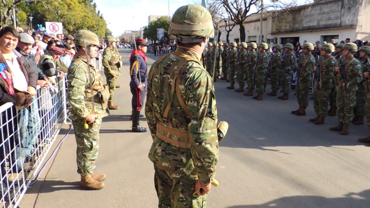 Jura a la Bandera por parte de Voluntarios del Regimiento local
