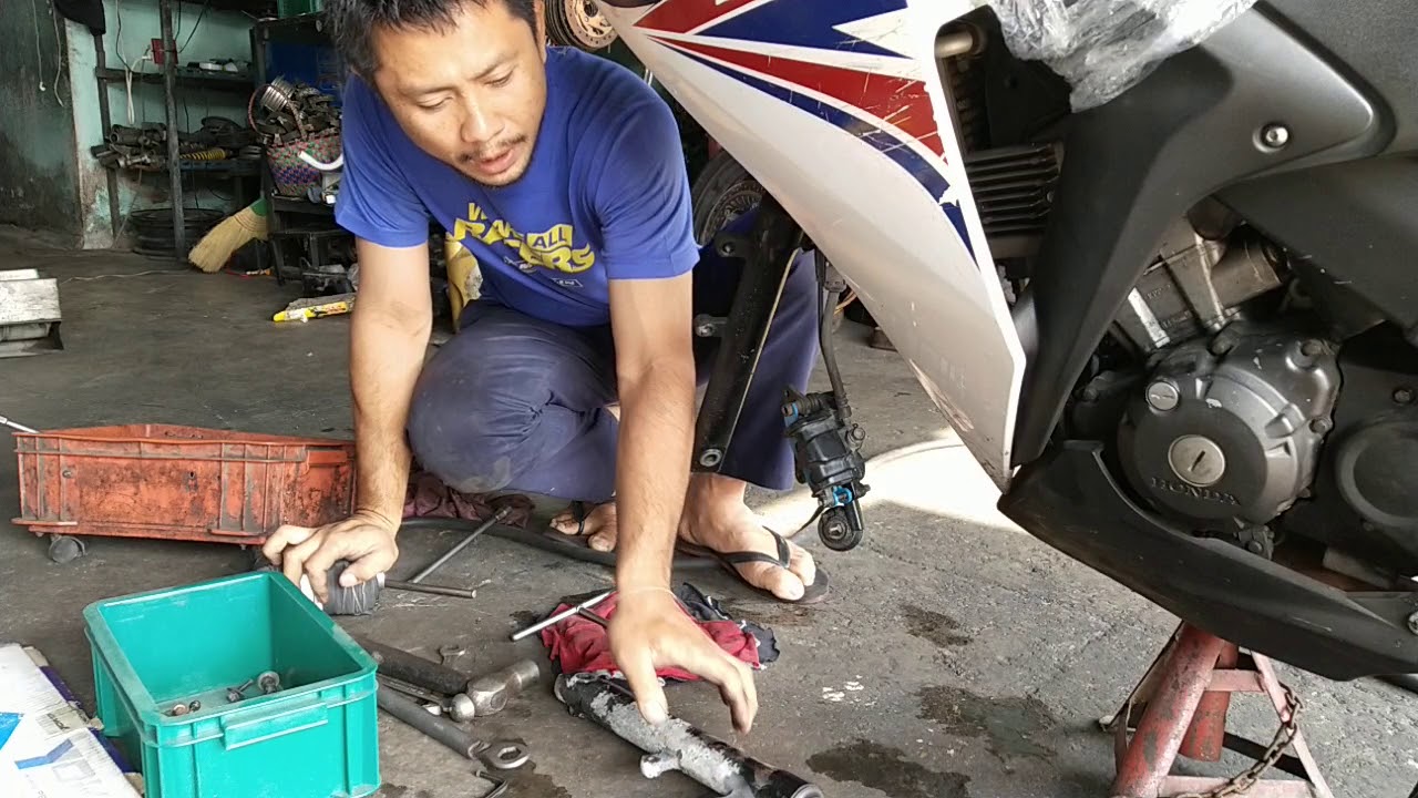 ถอดเปลี่ยนซีลโช๊ค honda cbr 150 i ครับ👨‍🔧👨‍🔧👨‍🔧