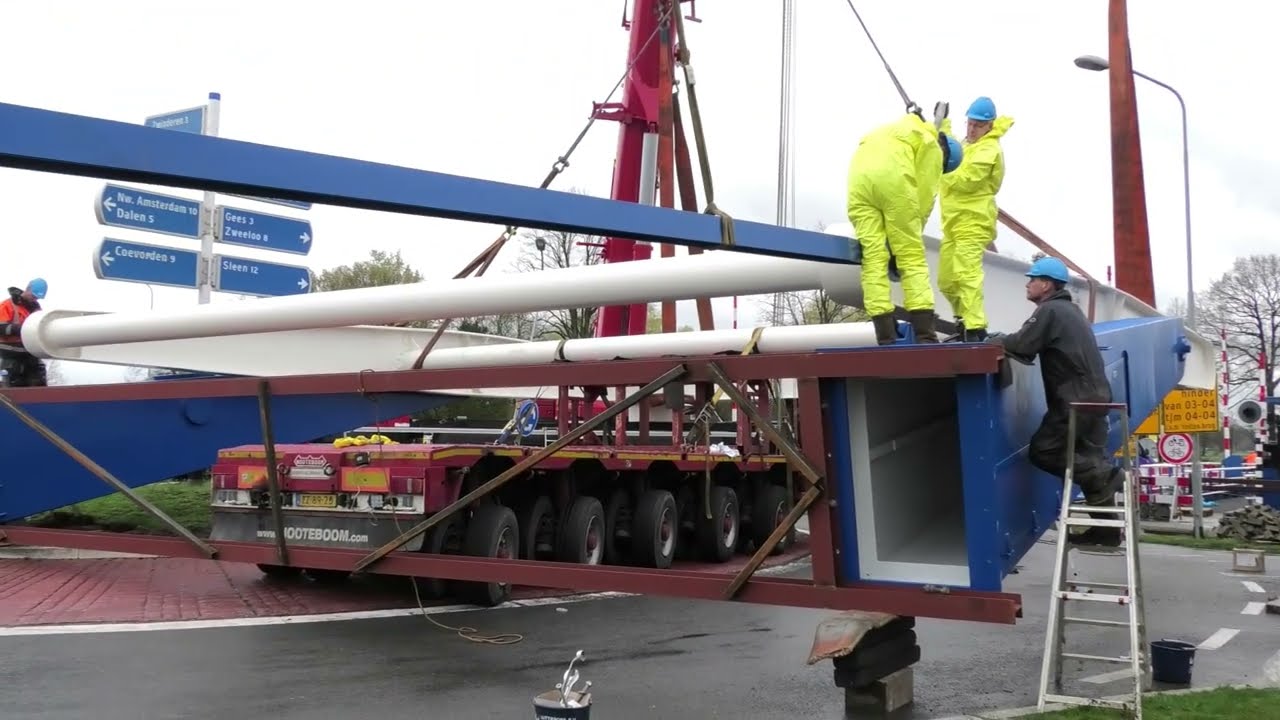 OOSTERHESSELERBRUG WEER TERUG OP ZIJN PLAATS MAMMOET TELEKRAAN PROVINCIE DRENTHE