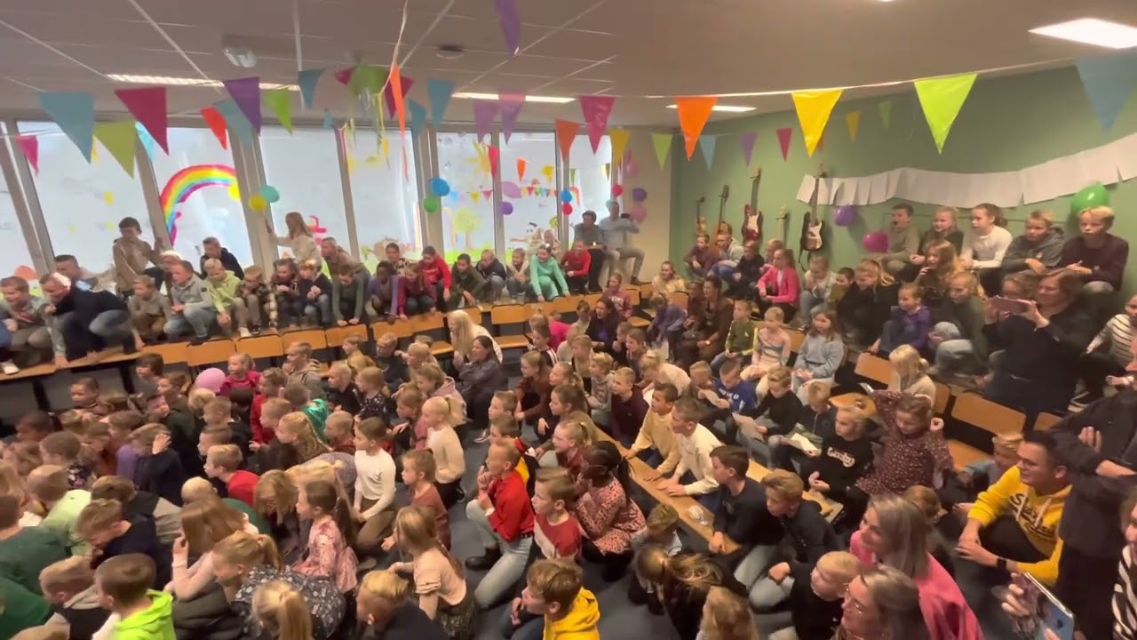 Kindcentrum Ichthus zingt voor Jochem Myjer