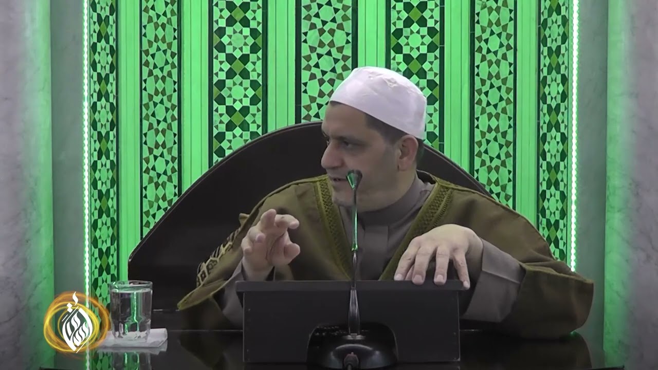 ثلاثة لا ترتفع صلاتهم فوق رؤوسهم شبراً