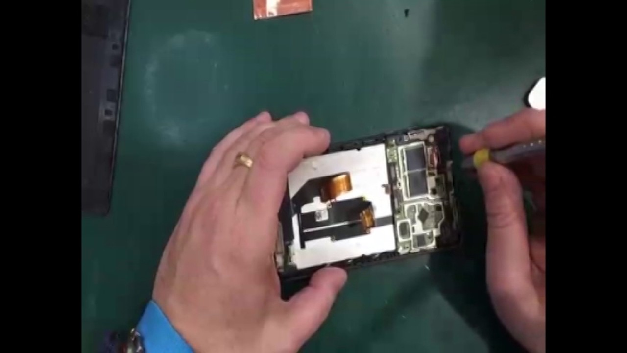 Cómo cambiar la pantalla de un Sony Xperia E5