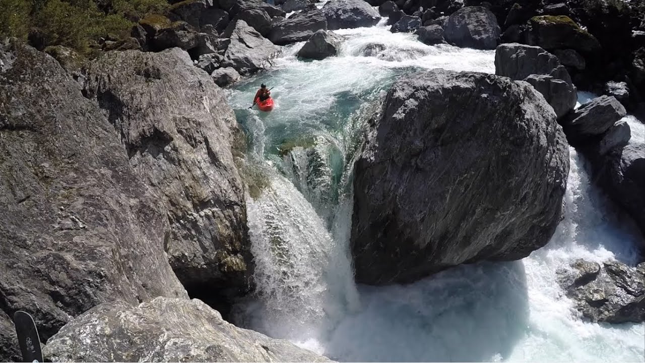 Kayaking the Albert Burn, Wānaka, NZ