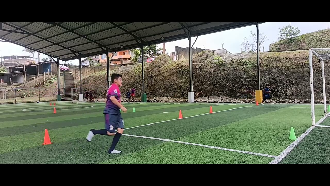 Entrenamiento de fútbol a la Academia Zevallos Rivera 👽🧠⚽💜💙💗