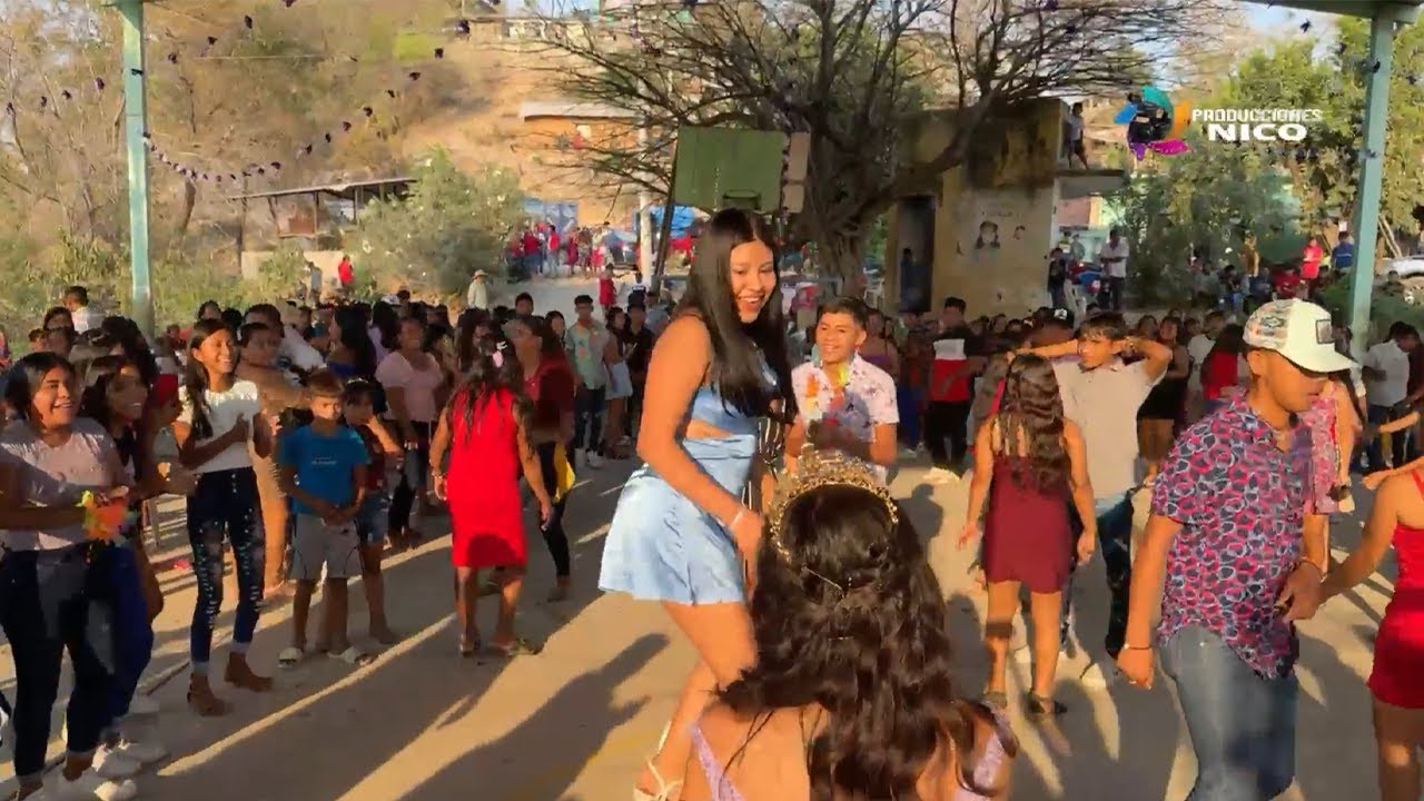 Pero que ambientazo se armó con El Baile De La  Sillita y se salió de control