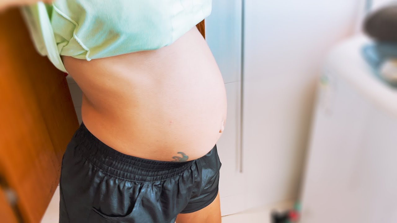 NOSSO NENEN NÃO MEXE - A Barriga dela ja está assim :)