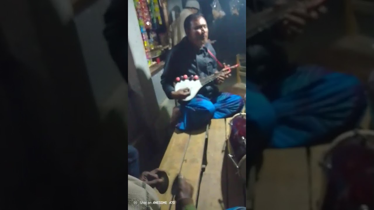 যতই ভাবি ভুলে যাবো ততই মনে পড়ে রে 