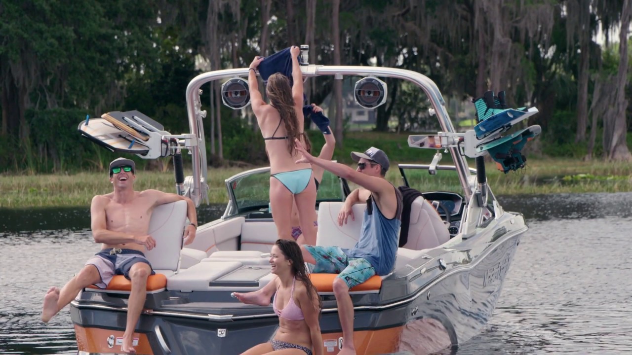 2019 MasterCraft XT25 - Review, Test Drive & Wakes