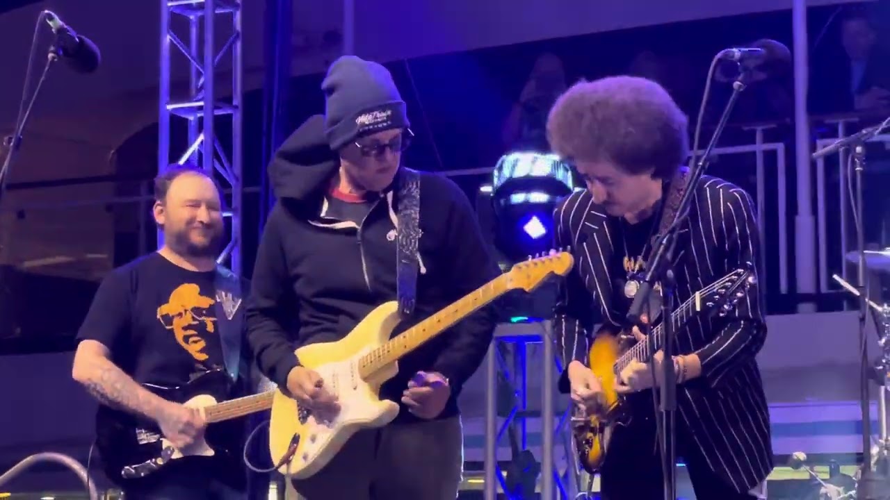 Robert Jon & The Wreck Jamming with Joe Bonamassa on KTBAS IX