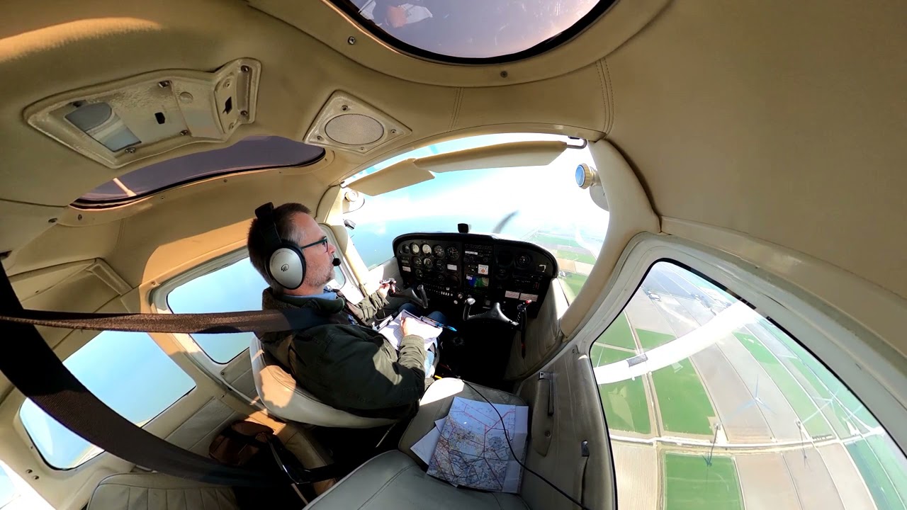 Solo cross country VFR flight Texel airport (EHTX) to Hoogeveen (EHHO) airport in a Cessna 172