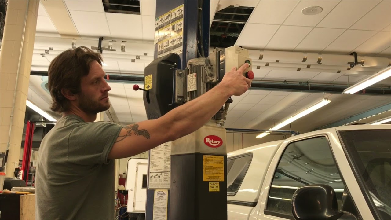 How to use a two post hoist