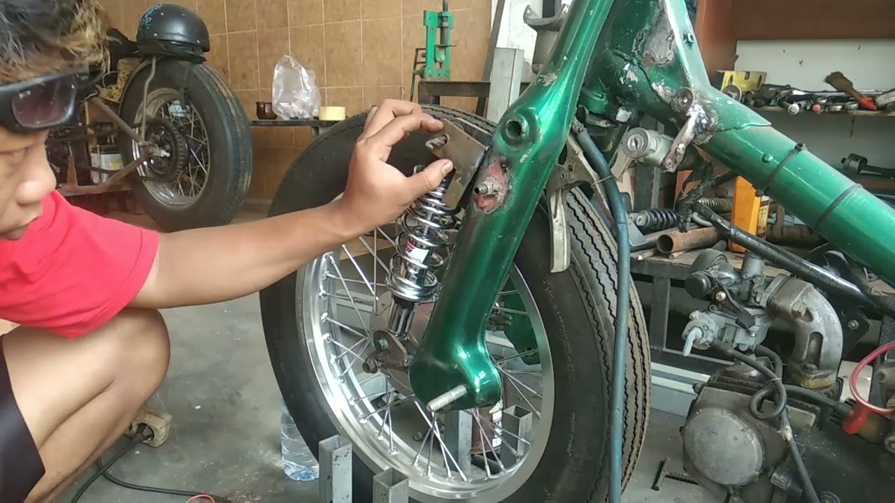 Custom Streetcub basic honda C70 (pemasangan shock depan) part2