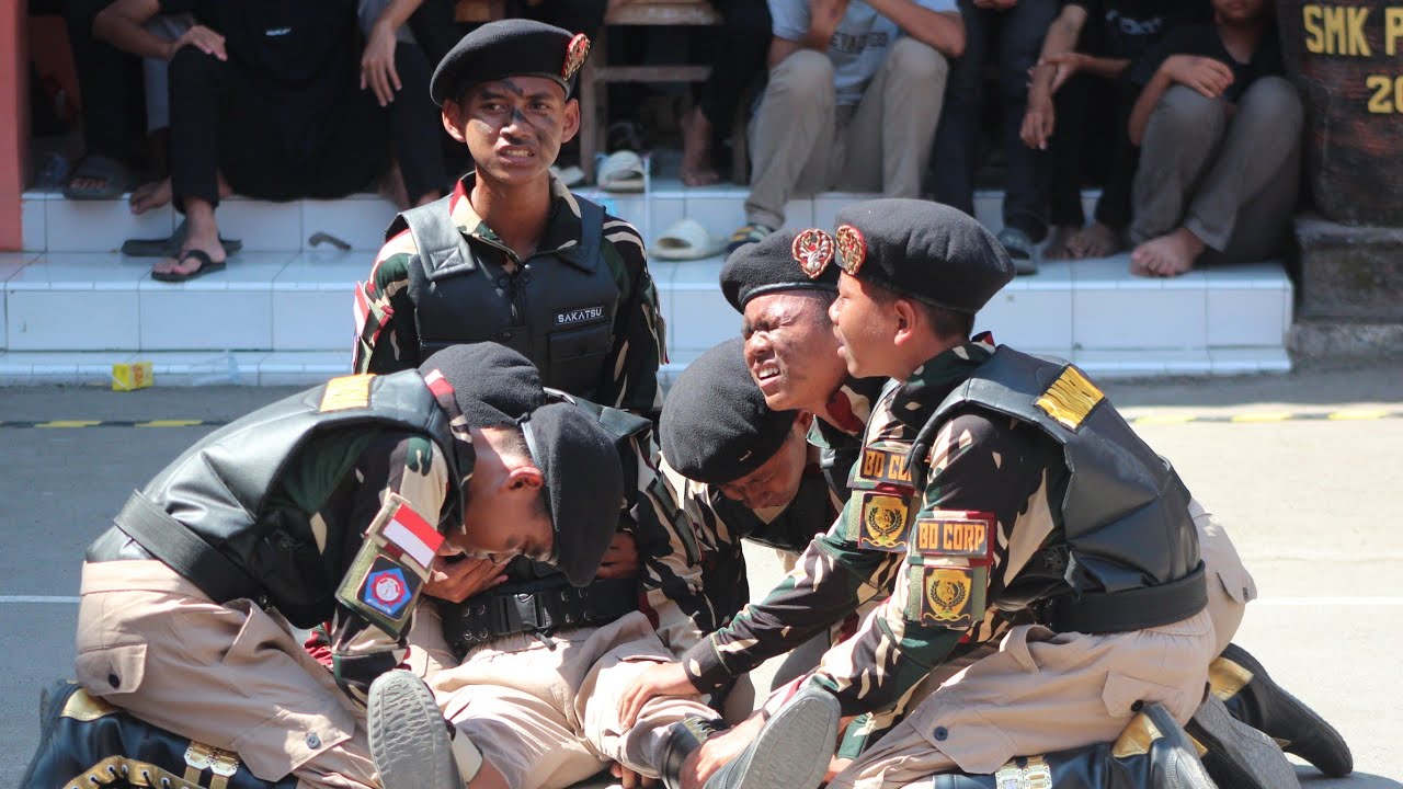 TRAGEDI PERTEMPURAN SURABAYA - PASKIBRA SMPN 1 SUKAGUMIWANG A LKBB GARASI