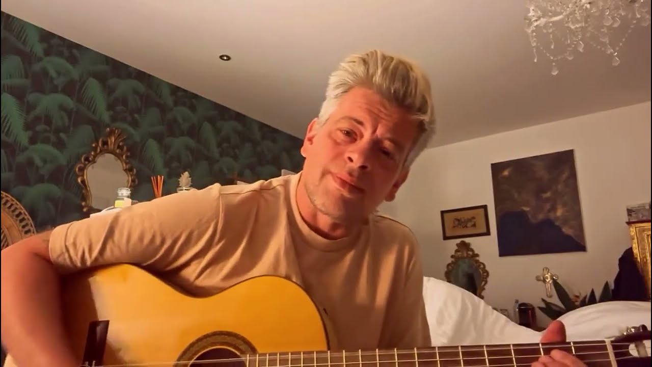 Benjamin Biolay Mini Concert On Instagram (Live, 2025)