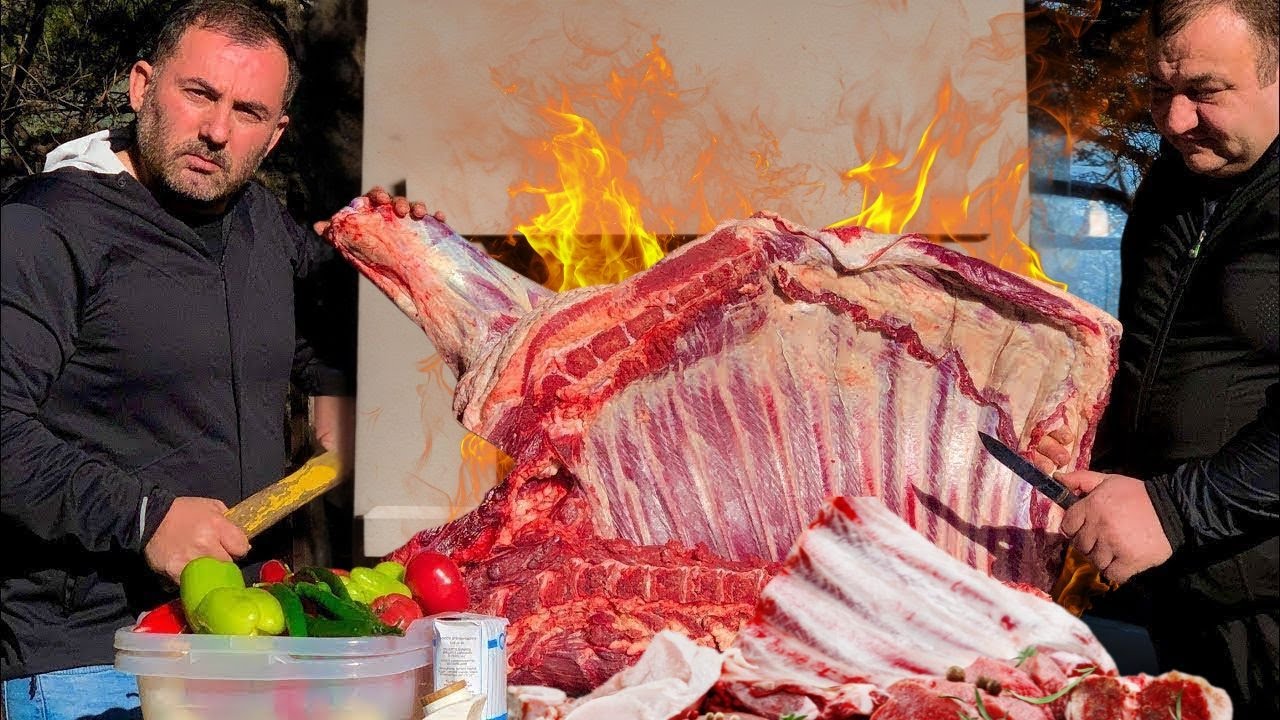 ¡Carne jugosa en un caldero + brocheta de pollo al asador! Cocina al aire libre