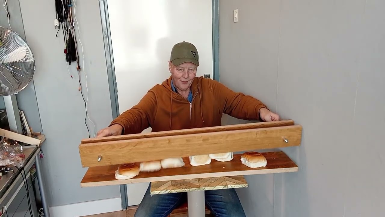 De bekende broodjes snijplank van ed van vroeger tijden