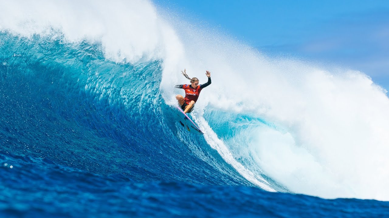 Molly Picklum's 9.67 Points for a Massive Single-Maneuver Wave at Sunset Beach