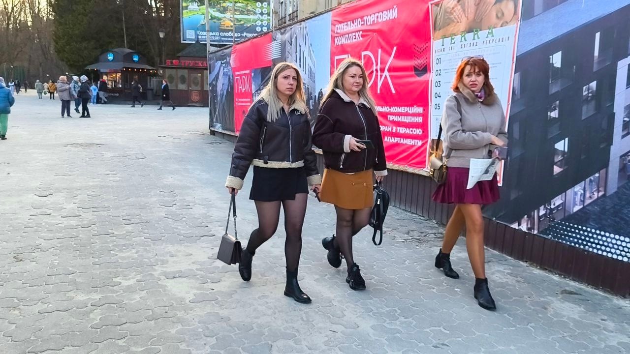 Так багато людей у центрі Трускавця ви не бачили дуже давно! Святковий вечір суботи 7 березня 2026