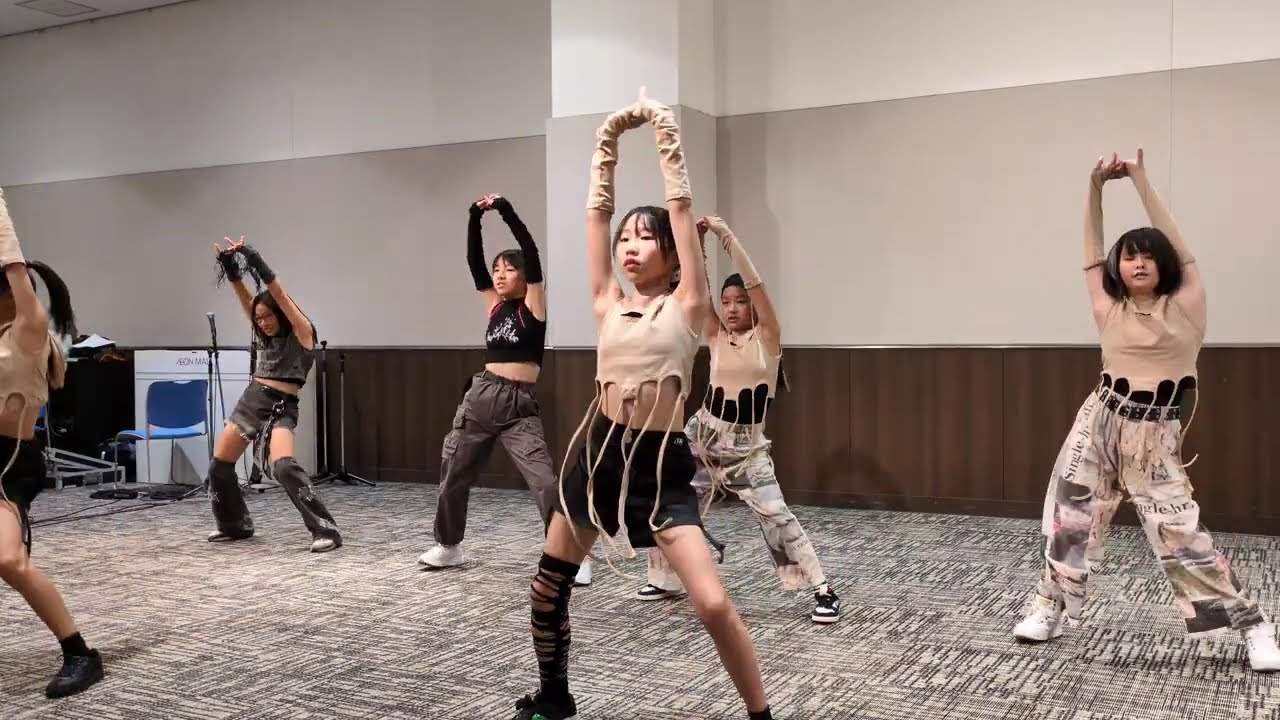 キッズダンスステージ エルダンススクール ながくて観光交流 楓まつり2025 2025年11月9日(日) 秋の風を感じるながくての祭典 EL Dance school メイン会場 ステージイベント 1
