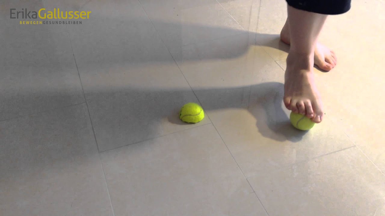 Fuss-Training_01 -- Übungen mit Tennisbällen