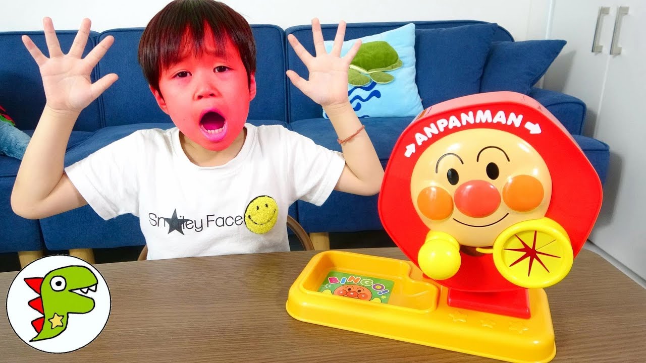 レオくんの顔の色が変わる？ガラポンからカラフルチョコ！ガイコツさんの魔法！ トイキッズ