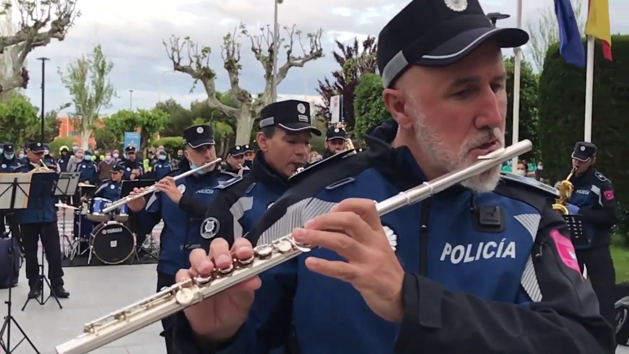 RESISTIRE - Homenaje de La Banda De Policia Municipa De Madrid en el H. 12 De Octubre de Madrid
