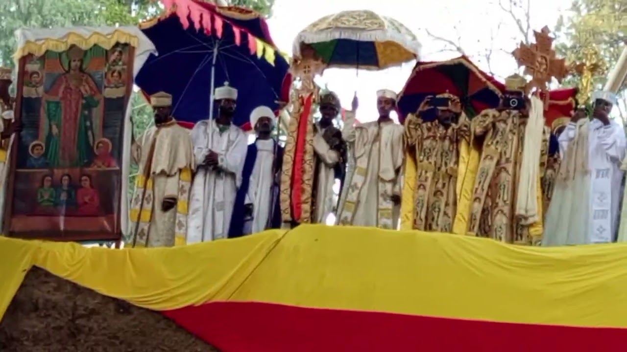 የጌታ ልደት ነውና ምድር ብርሃን እንደሰጠች አደረች።ሮሃ በውዳሴ፣ በቅዳሴ አነጋች።