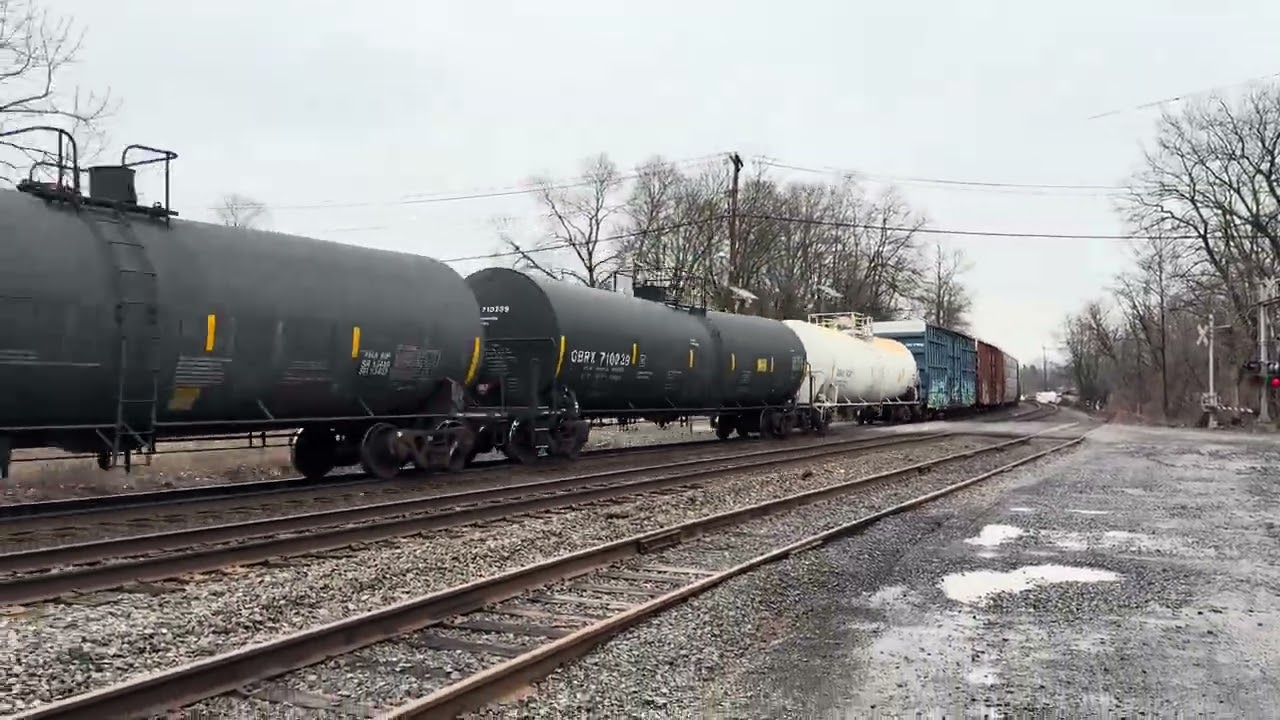 CSX 7205 CM44AC leads CSX M810 at Piscataway 