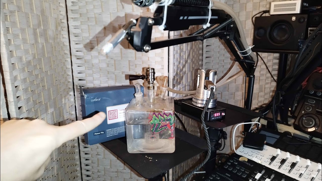 A walkthrough of my mostly hands-free vapebong with remote carb cap #stonerengineering