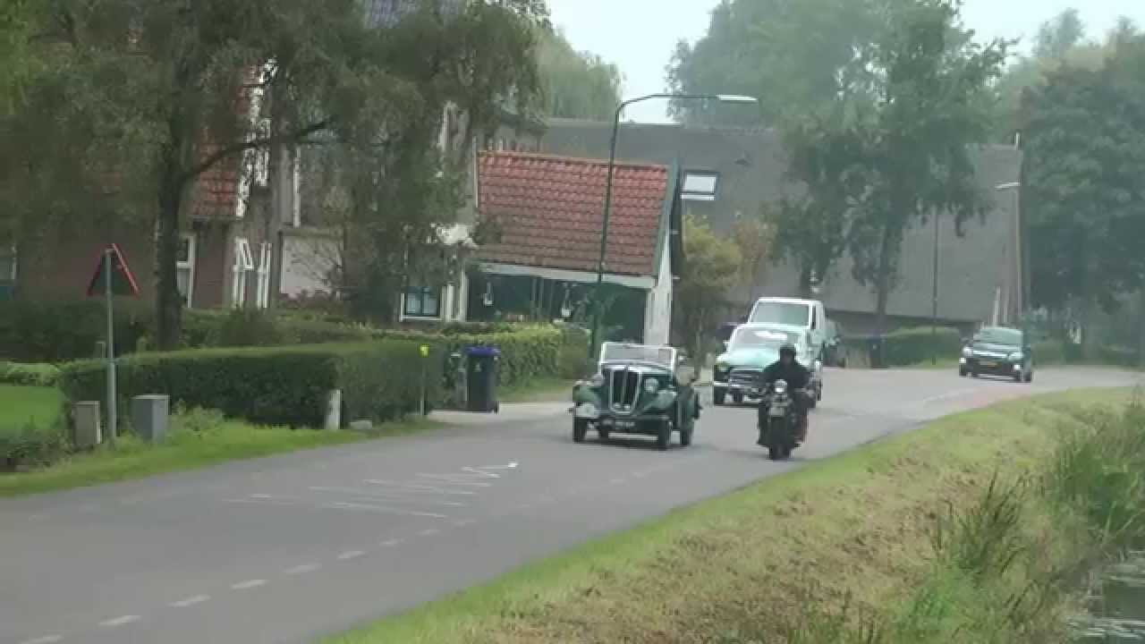 Oldtimers personen,vracht auto,s en trekkers door Benschop van uit Vreeswijk zaterdag 6-9-2014