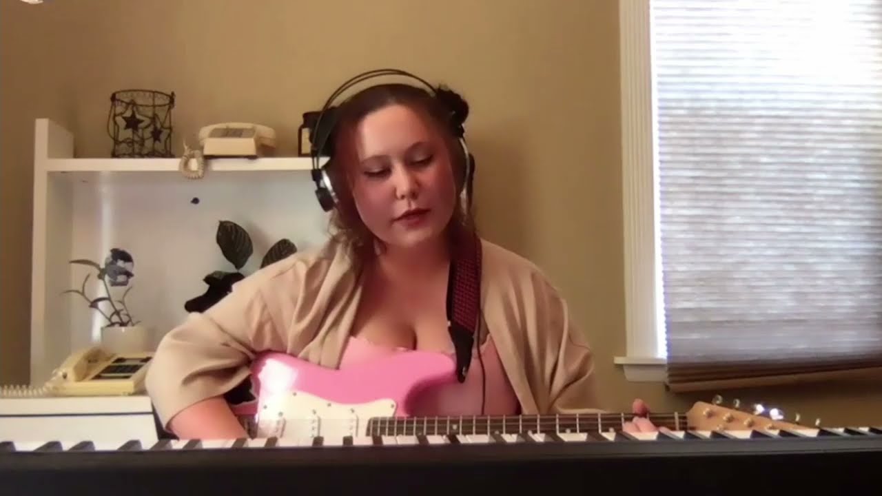 Feel Better - Penelope Scott (perform live)