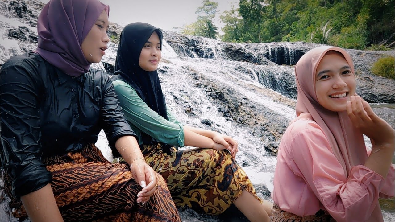CANTIK ALAMI..!! Gadis Desa Sukabumi Saat Mandi Di Sungai || Indonesian Girl Rural Life
