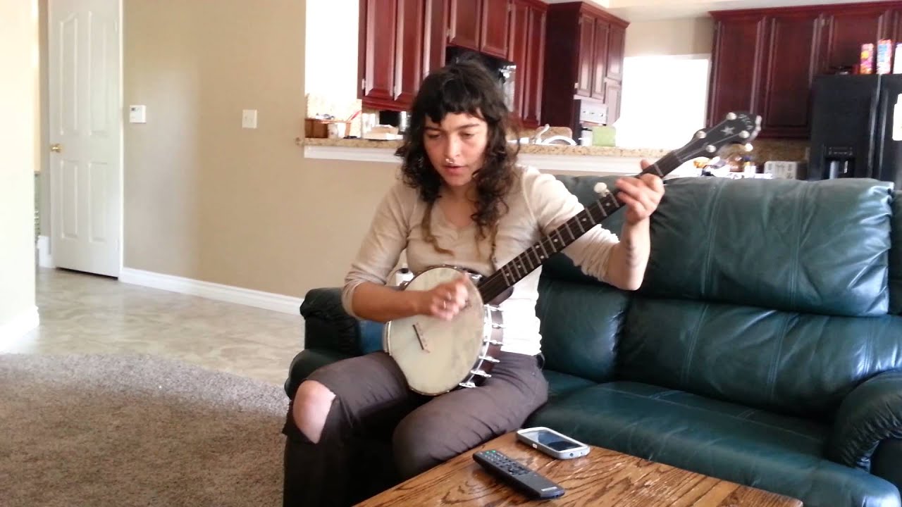 Summer Elaine Plays East Virgina on Banjo