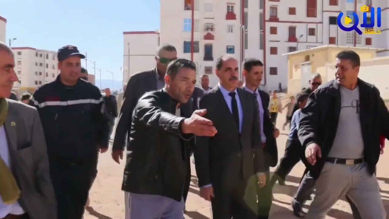 والي خنشلة يشيد بنظافة حي 940 سكن بطريق فريقال و يرد على انشغالات المواطنين.