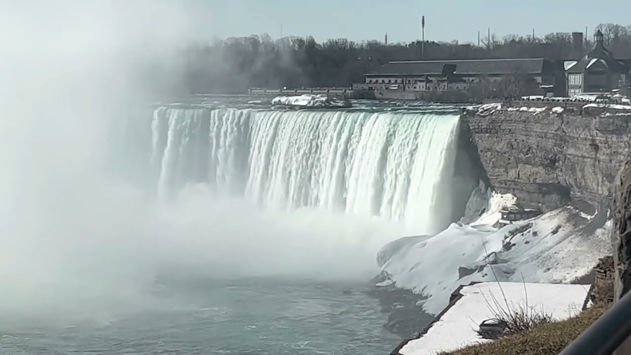 The Sights and Sounds of the Niagara Parkway: Zipline, Benches and No Break Dancing