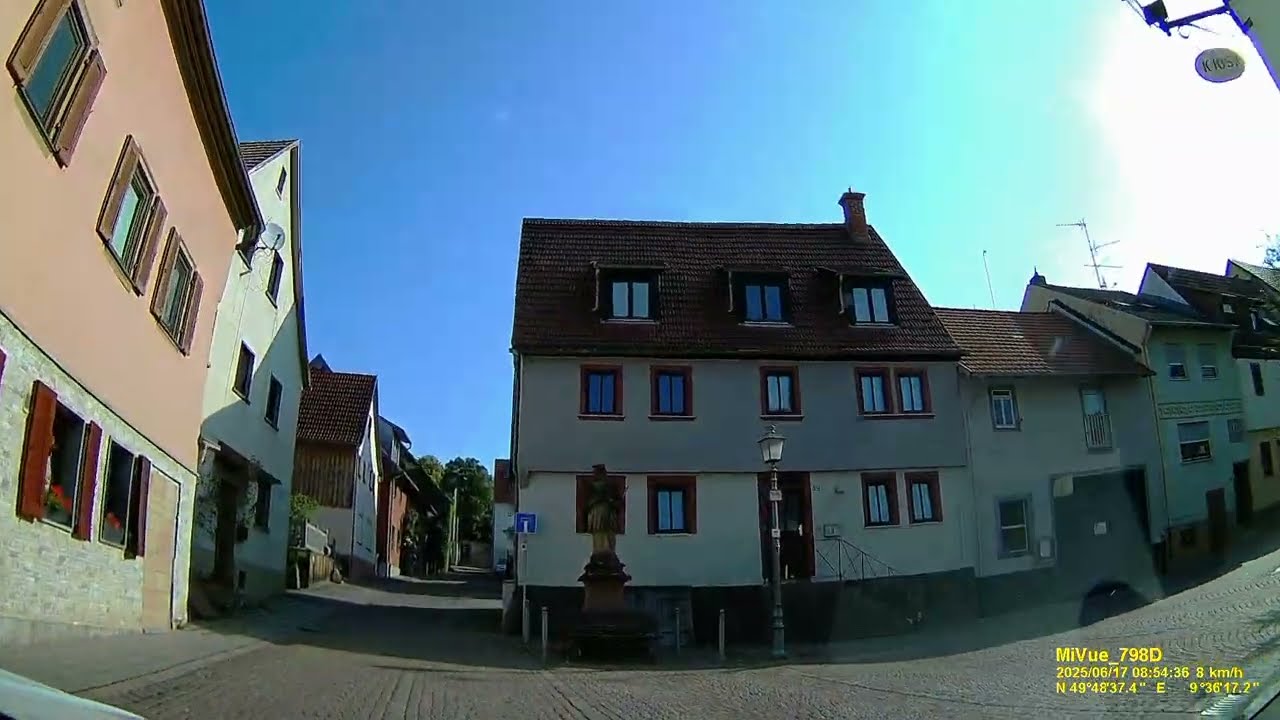 D: Lengfurt. Markt Triefenstein. Landkreis Main-Spessart. Rundfahrt durch die Ortsmitte. Juni 2025