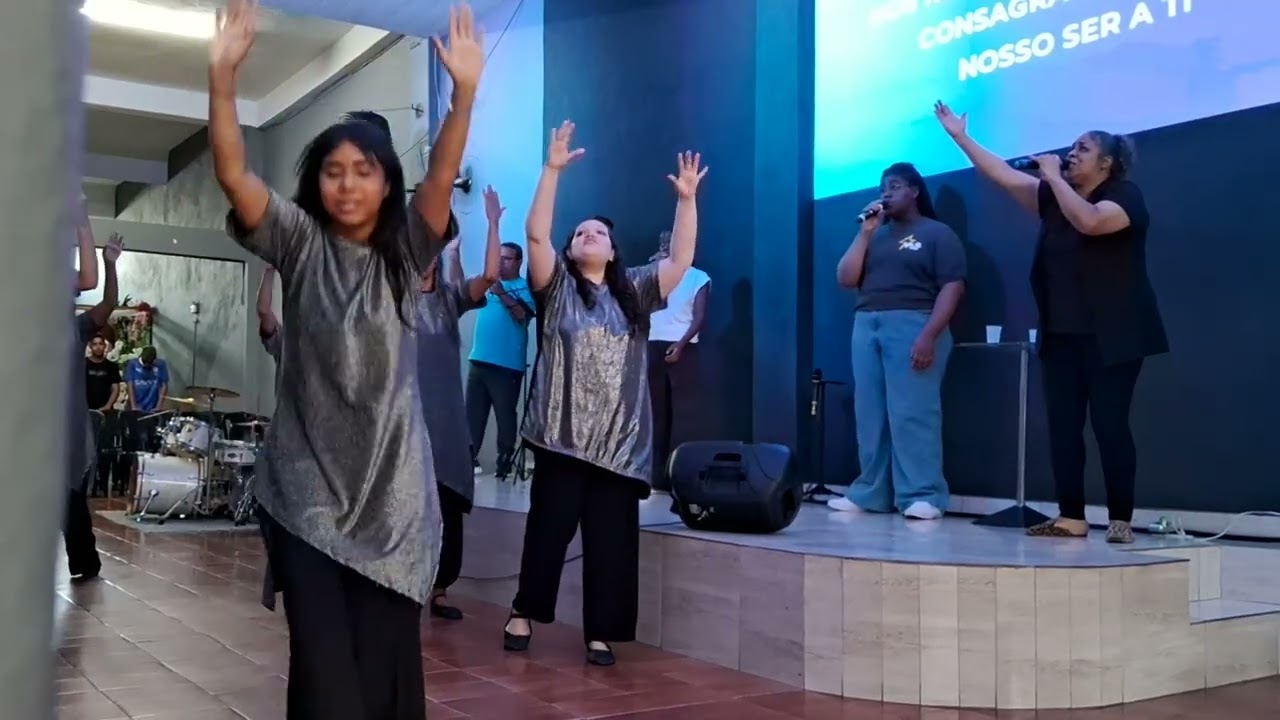 Lagoinha alto vera cruz ministra dança junto com louvor domingo noite 